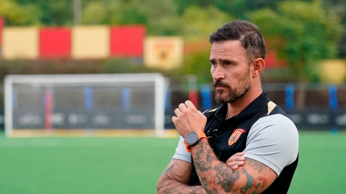 L’allenatore del Benevento Antonio Floro Flores (foto Benevento Calcio)