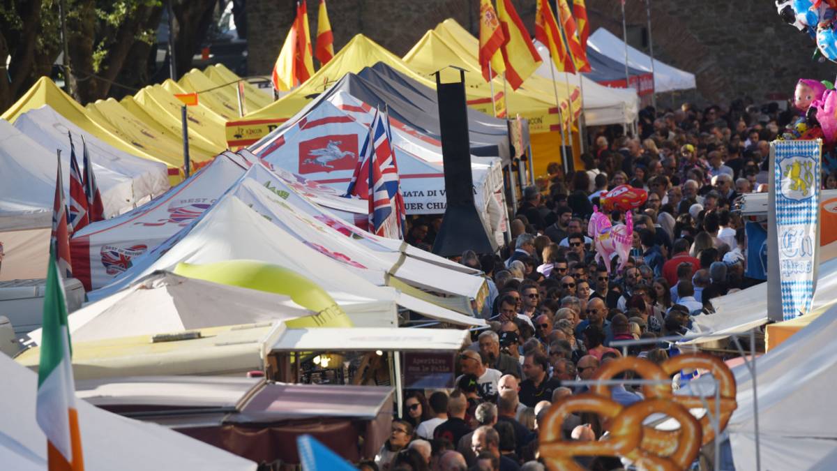 Mercato europeo nel weekend in piazza Saffi