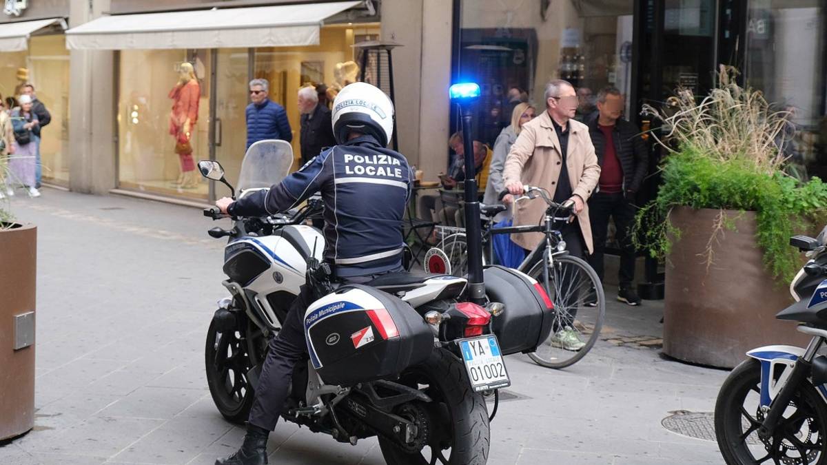 Rimini, la Polizia Locale in lotta contro droga, prostituzione, pallinari: tutti i numeri da gennaio a luglio