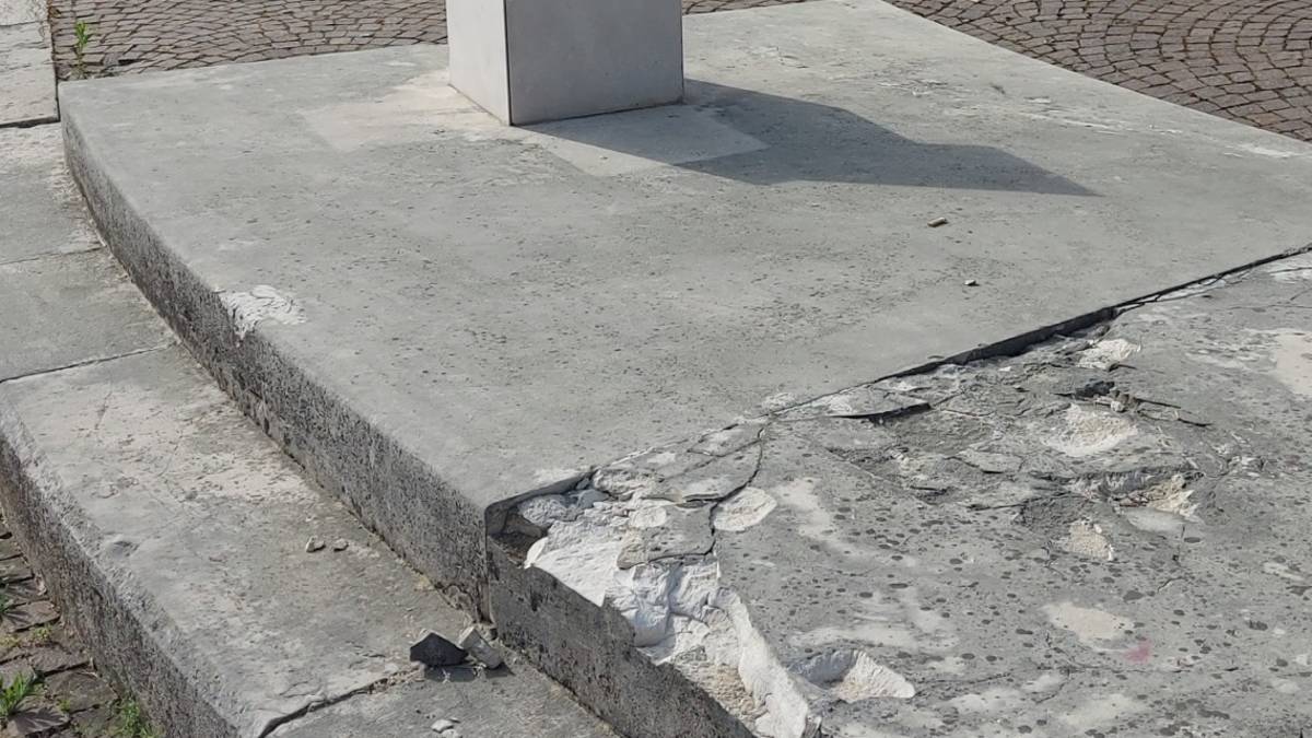 Forlì, scudetto al Milan: vandalismi in Piazzale della Vittoria - Gallery