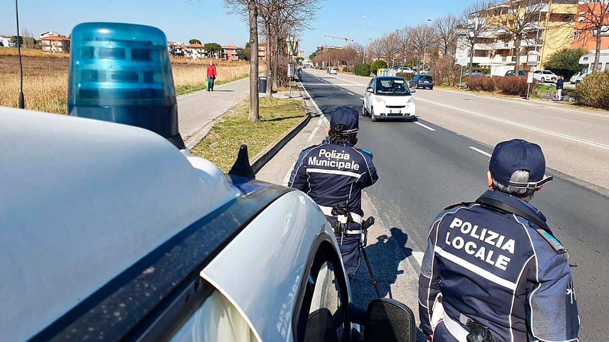 Rimini. Frontale contro una moto sul cavalcavia di via della Grotta Rossa: rintracciato il pirata della strada