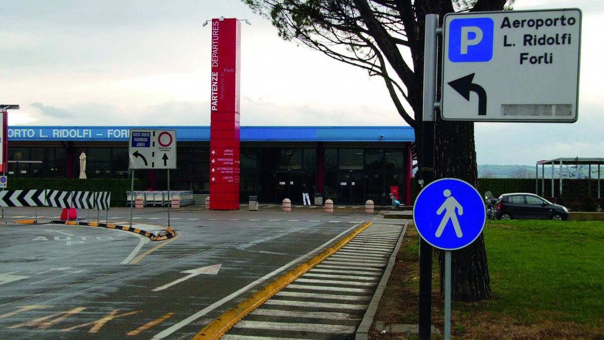 Aeroporto Forlì: no ai Vigili del fuoco, slitta la riapertura