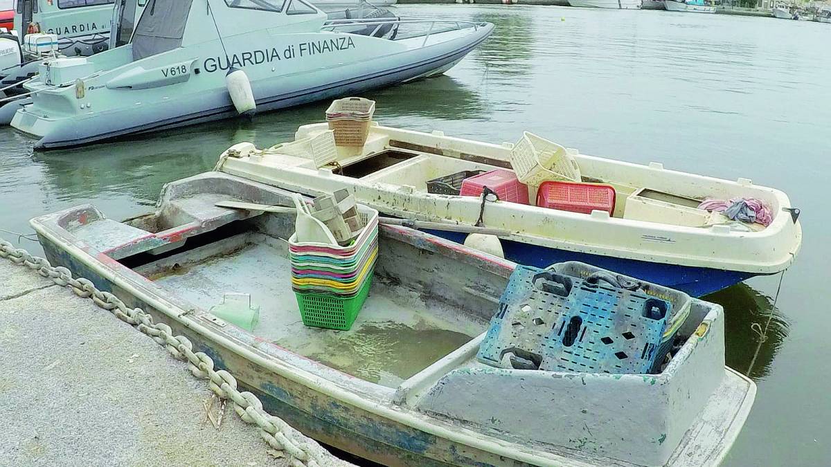 Ravenna, denunciati pescatori di frodo di vongole