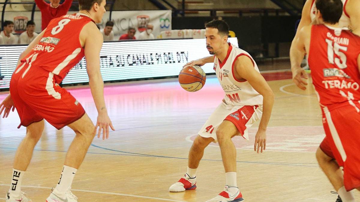 Basket B, RivieraBanca a segno contro Teramo (86-68) - Gallery