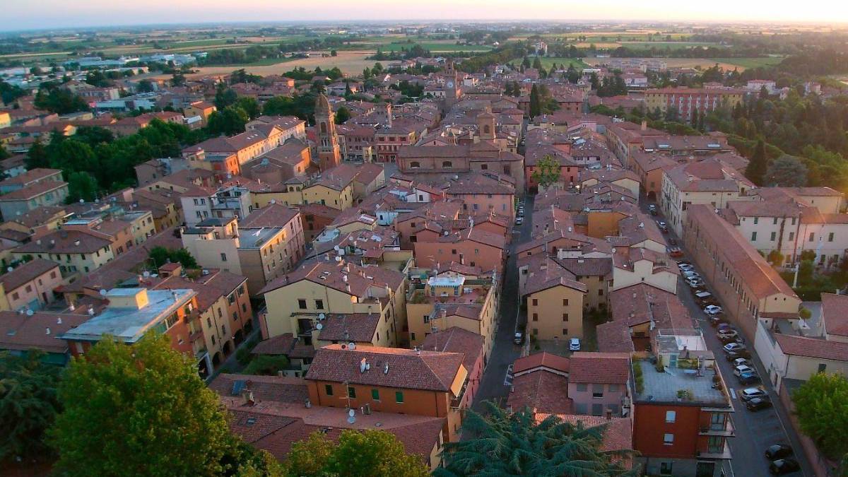 Castel San Pietro, dal Comune 100mila euro per negozi e botteghe
