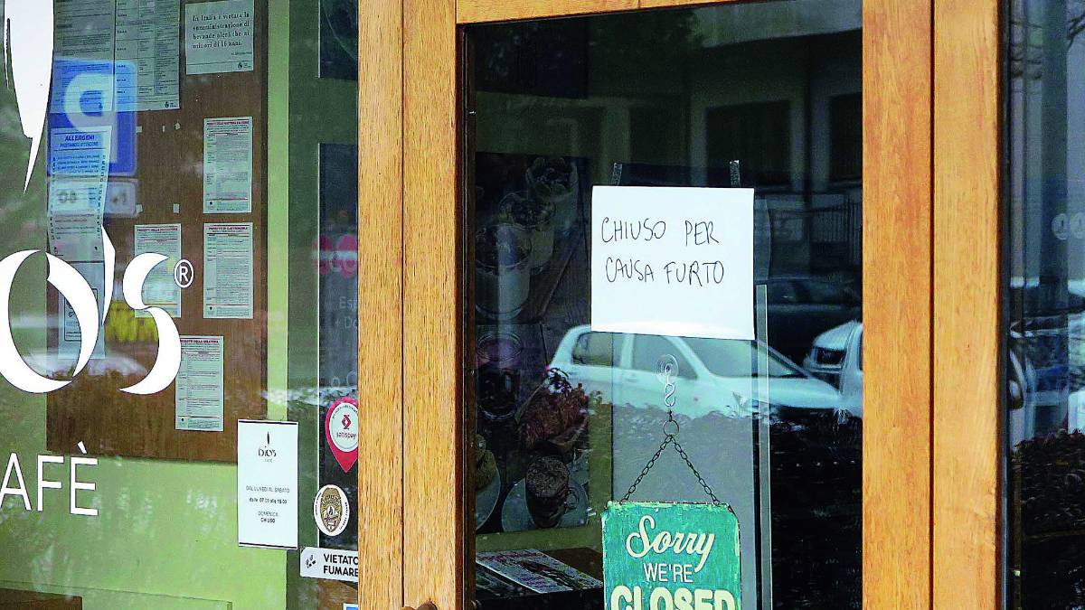 Doppio furto a Rimini: il misterioso ladro del tombino colpisce ancora