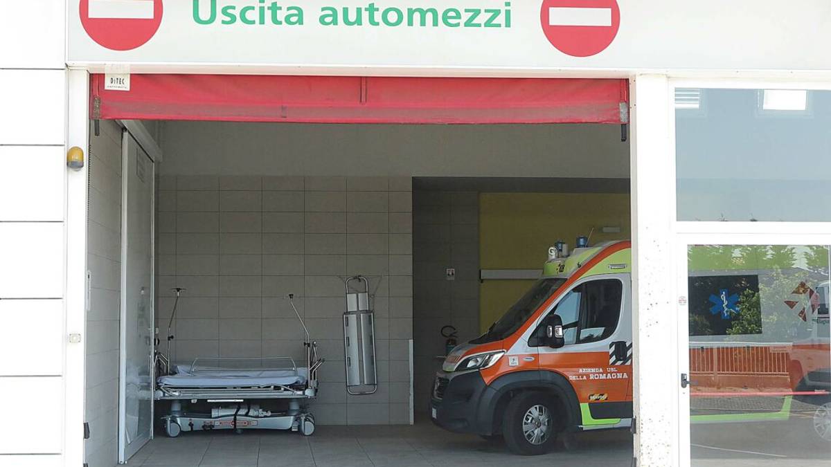 L'operatore del 118: «Prima eravamo eroi, adesso ci negano il caffè»