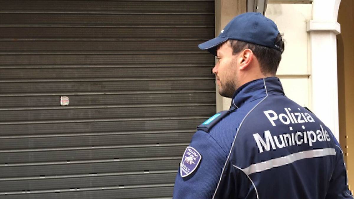 Rimini. Vendita alcol a minori, minimarket chiuso 3 mesi