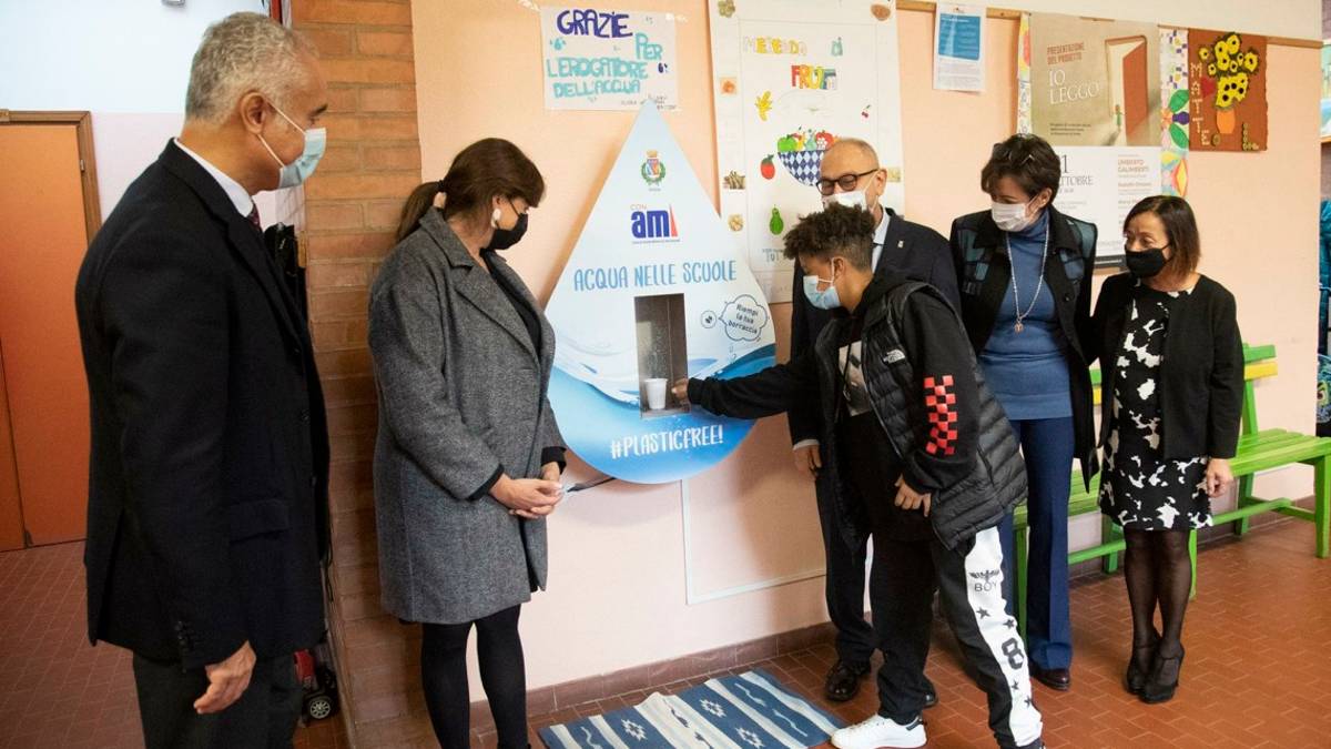 Imola, erogatori d'acqua installati nelle scuole medie della città