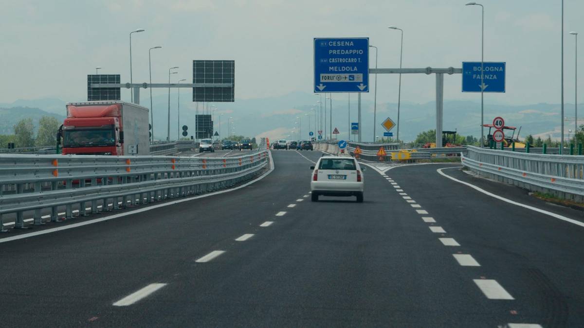 Forlì, in Tangenziale a 140 km/h: motociclista multato