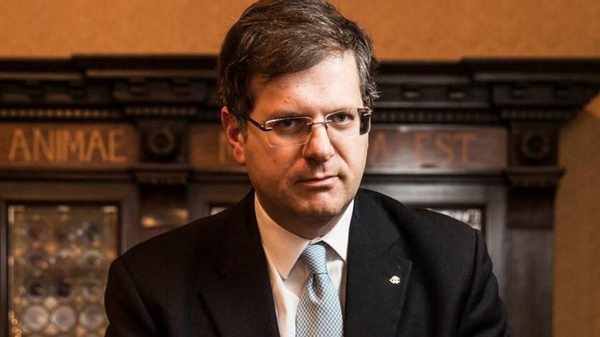 Si possono sempre condividere le foto su Facebook o si rischiano guai? Il corso di un giurista cesenate