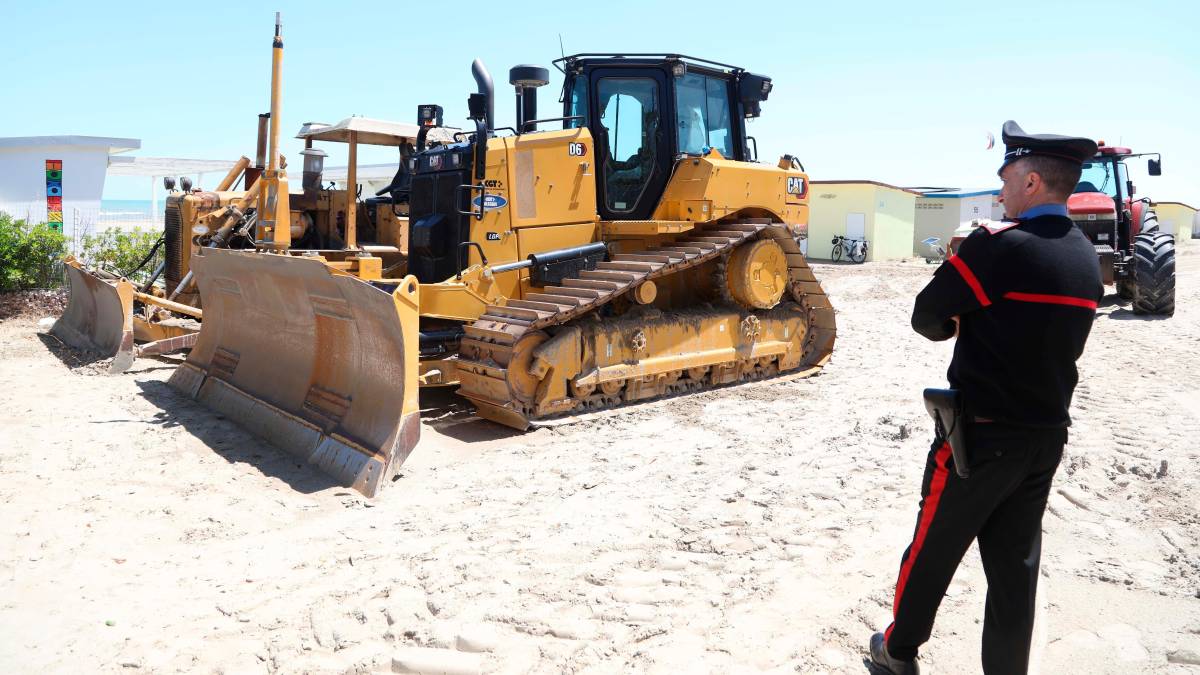 Cervia, travolse e uccise una turista in spiaggia con la ruspa: Lerry Gnoli torna libero