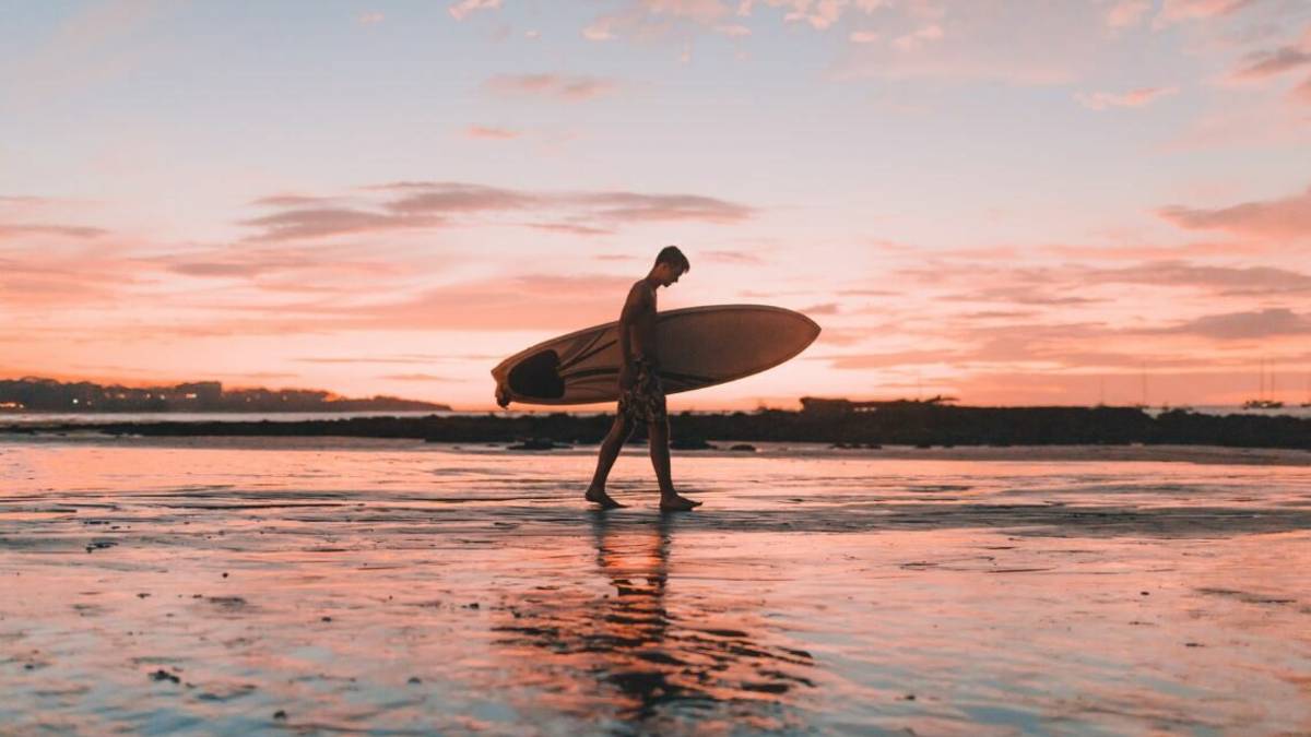 A Ravenna e Rimini accesso al mare consentito a chi pratica surf