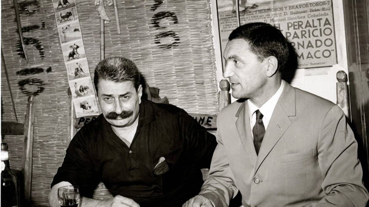 Giovannino Guareschi (a sinistra) a Cervia