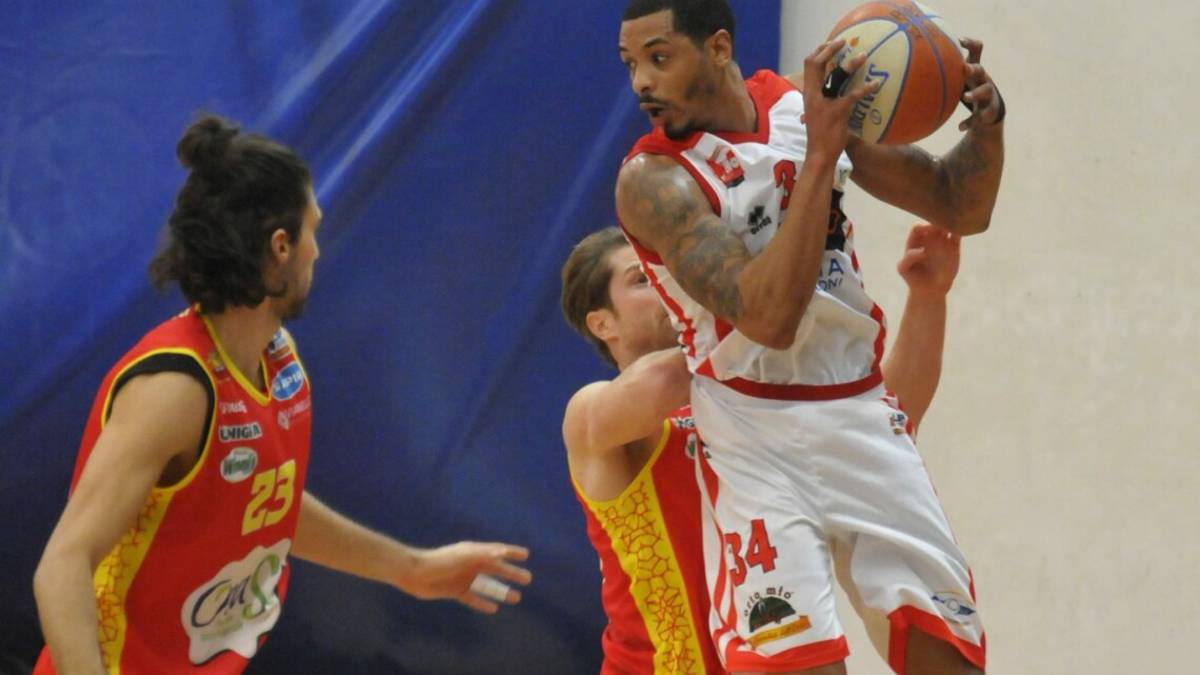 Basket A2, Forlì conquista Ravenna: il derby finisce 70-83