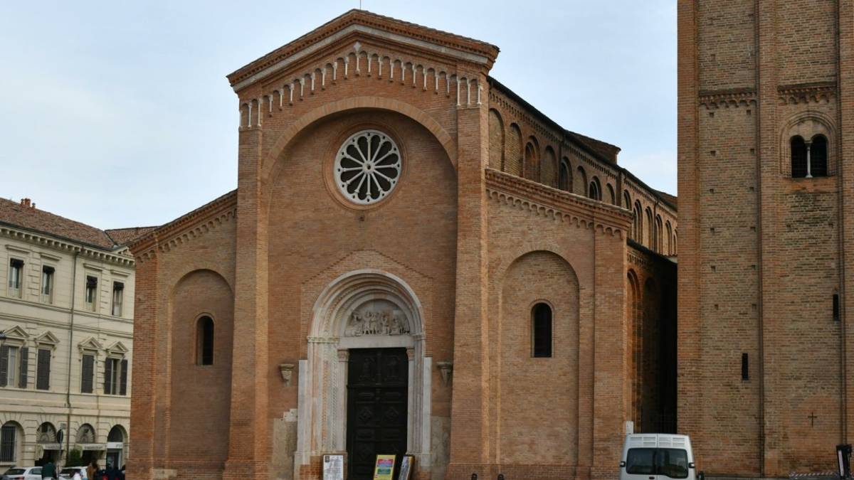Forlì. Pavimentazione restaurata, San Mercuriale riapre il 2 aprile con la messa delle Palme