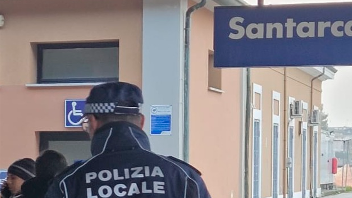 Santarcangelo, “mi butto sotto il treno”: gli agenti della Polizia Locale lo calmano e lo affidano ai sanitari