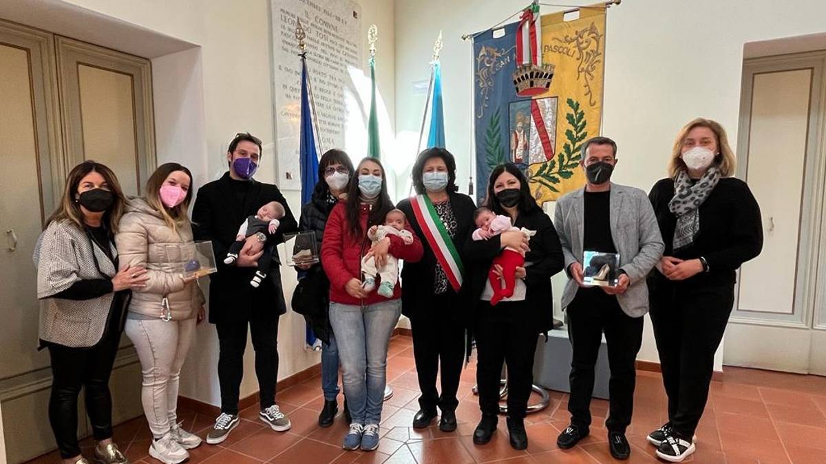 San Mauro Pascoli, la mini-scarpa per i primi nati del 2022