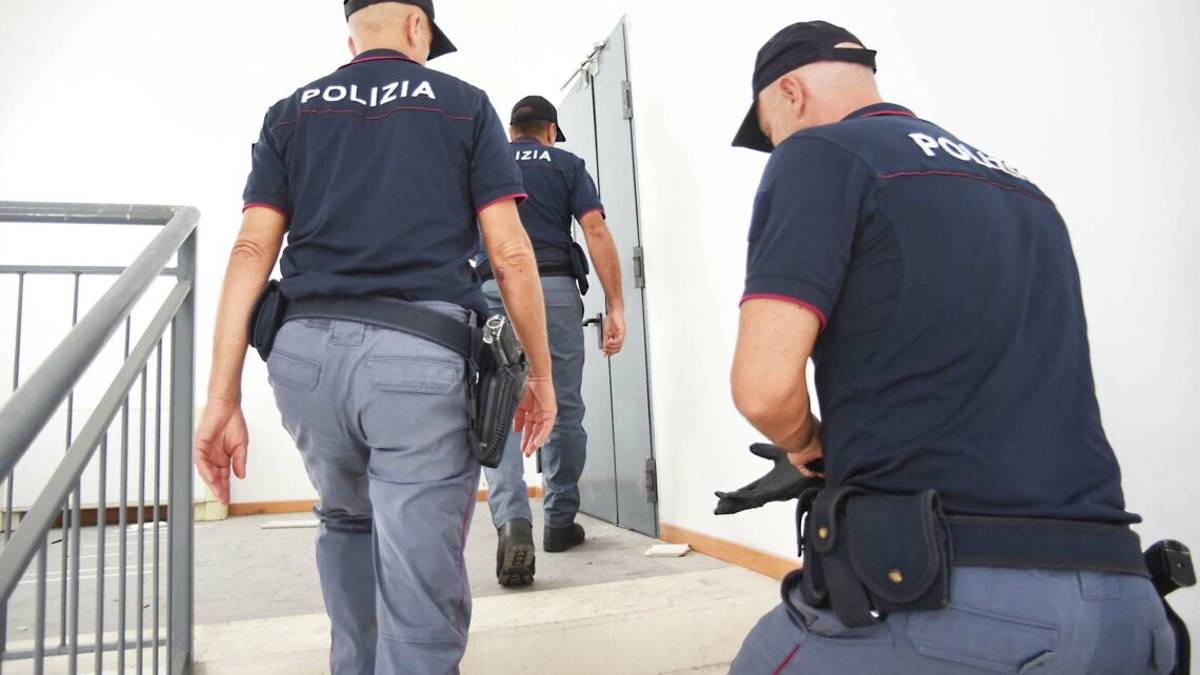 Rimini. Con il coltello tra i denti tenta di stuprare 19enne attirata in casa con una scusa