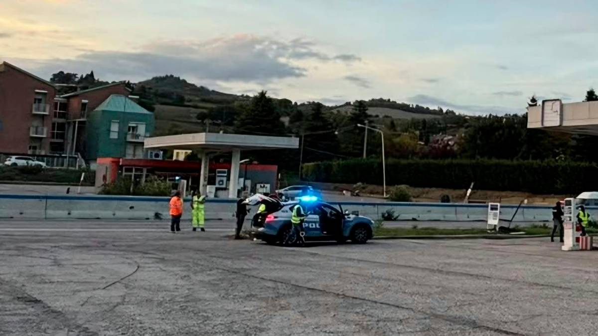Cesena, tragico incidente sulla E45 a Borello: muore un poliziotto della scorta tifosi VIDEO