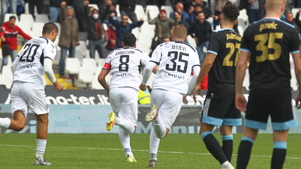 Nicholas Allievi, Massimo Ambrosini e il percorso del Cesena