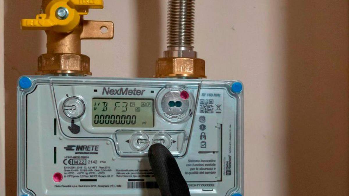 Rimini, “ti tiro un pugno e ti sputo in faccia” e stacca luce e gas a compagna e figlio
