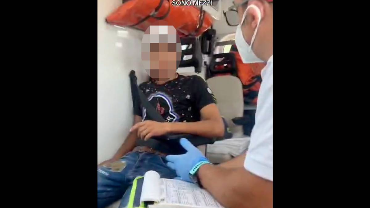 Finge di stare male per farsi portare in ambulanza a Riccione poi mettono il video su TikTok