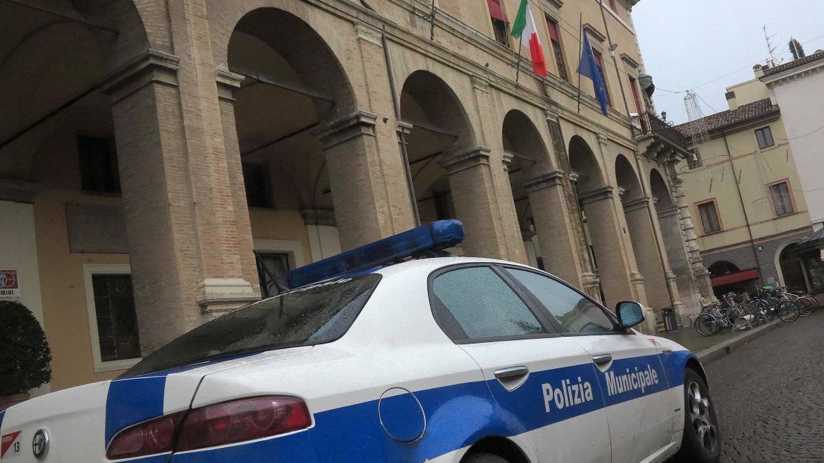 Rimini, scoperto un campeggio per camper abusivo