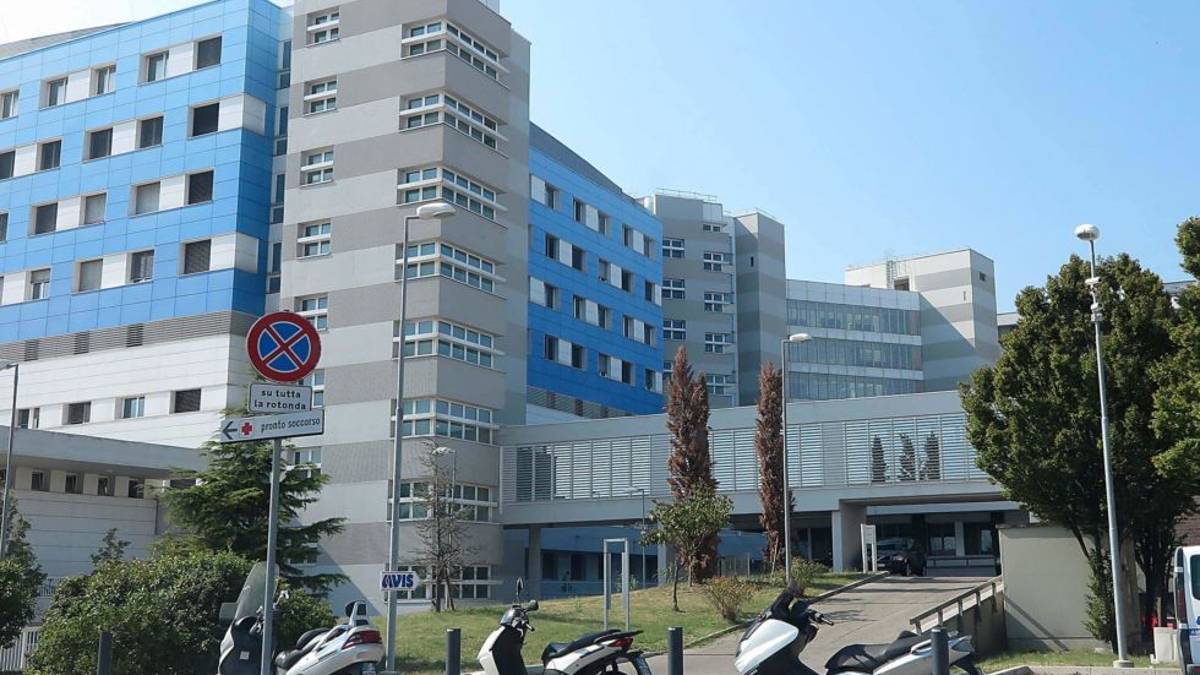 Donna scippata davanti all’ospedale “Infermi” di Rimini