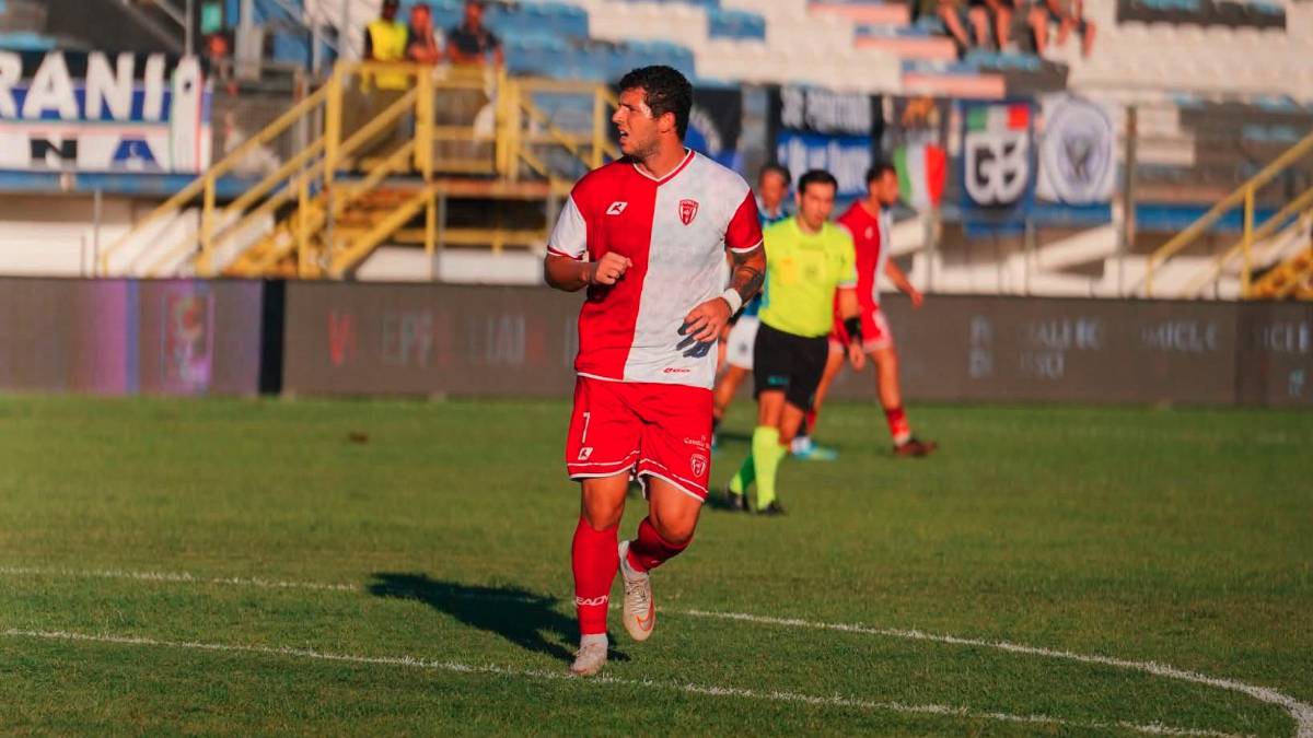 Elia Petrelli nel match perso dal Forlì allo stadio Francioni di Latina