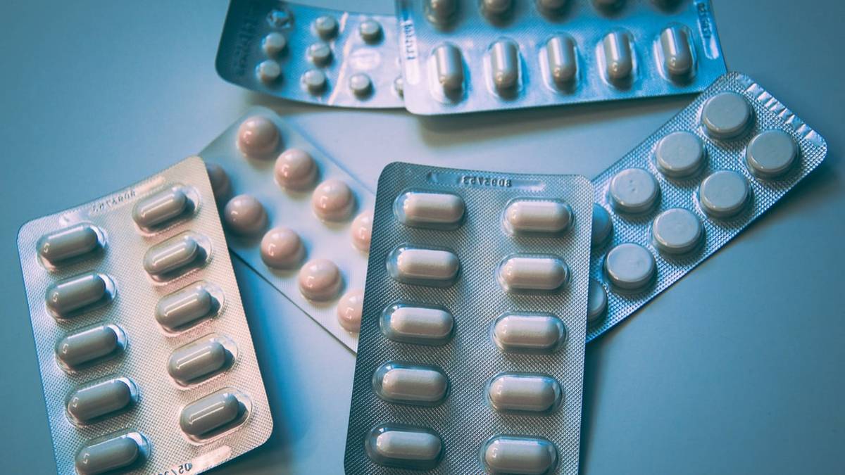 Covid, variante Omicron: spunta un farmaco orale dal Giappone