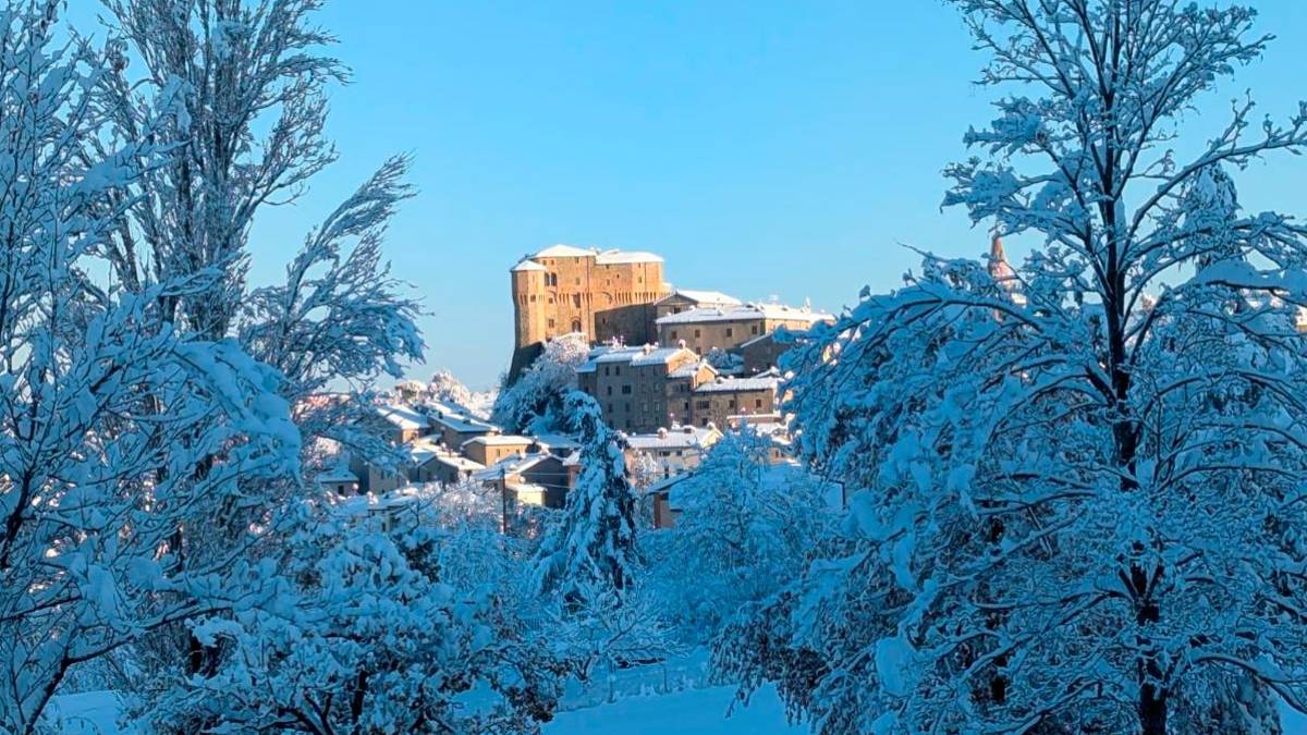 Lo spettacolo di Sant’Agata Feltria in bianco (Foto tratta da Emilia-Romagna Meteo)