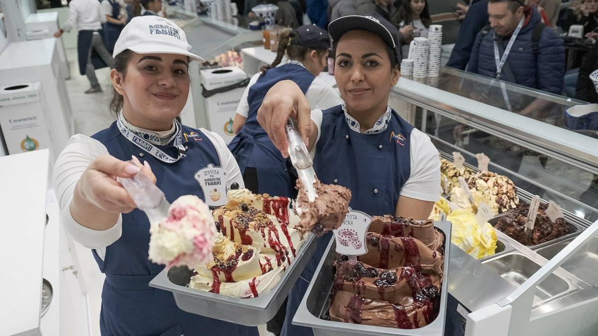 Rimini, Sigep benefico: 4mila vaschette di gelato e 5mila chili di alimenti per le mense dei poveri