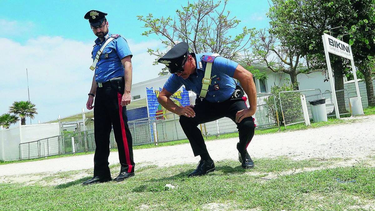 Accoltellato per uno sguardo di troppo a Cattolica, indagato 21enne