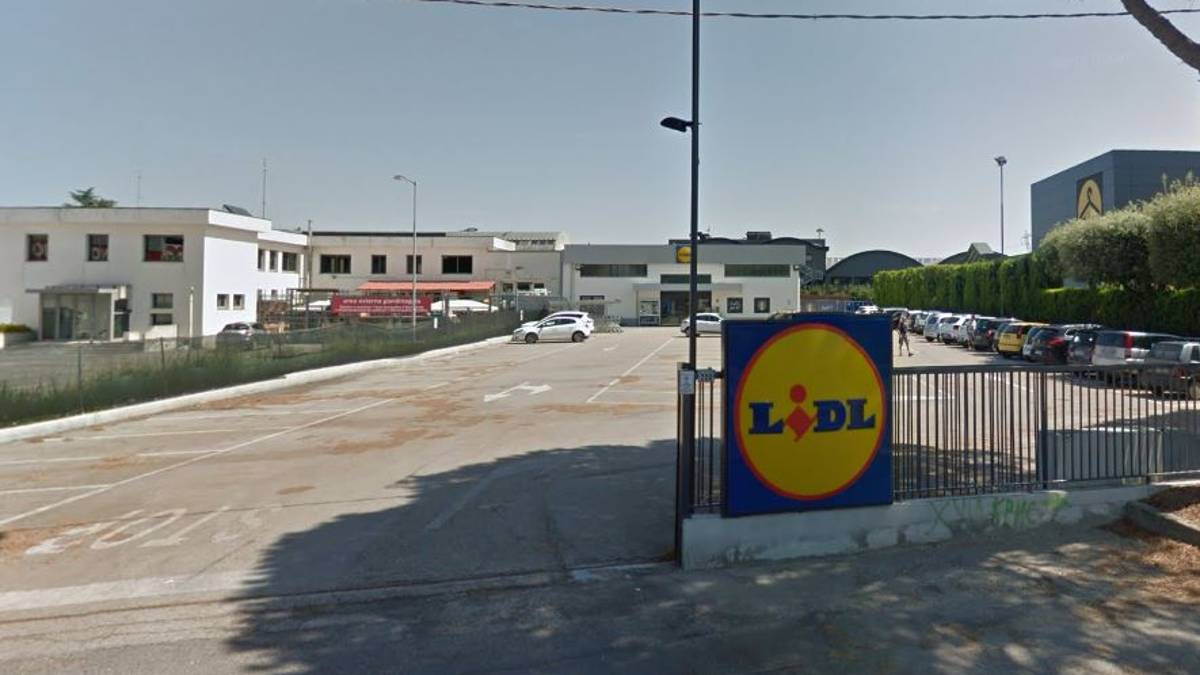 Ho una cintura esplosiva. Rapina il Lidl di San Giovanni