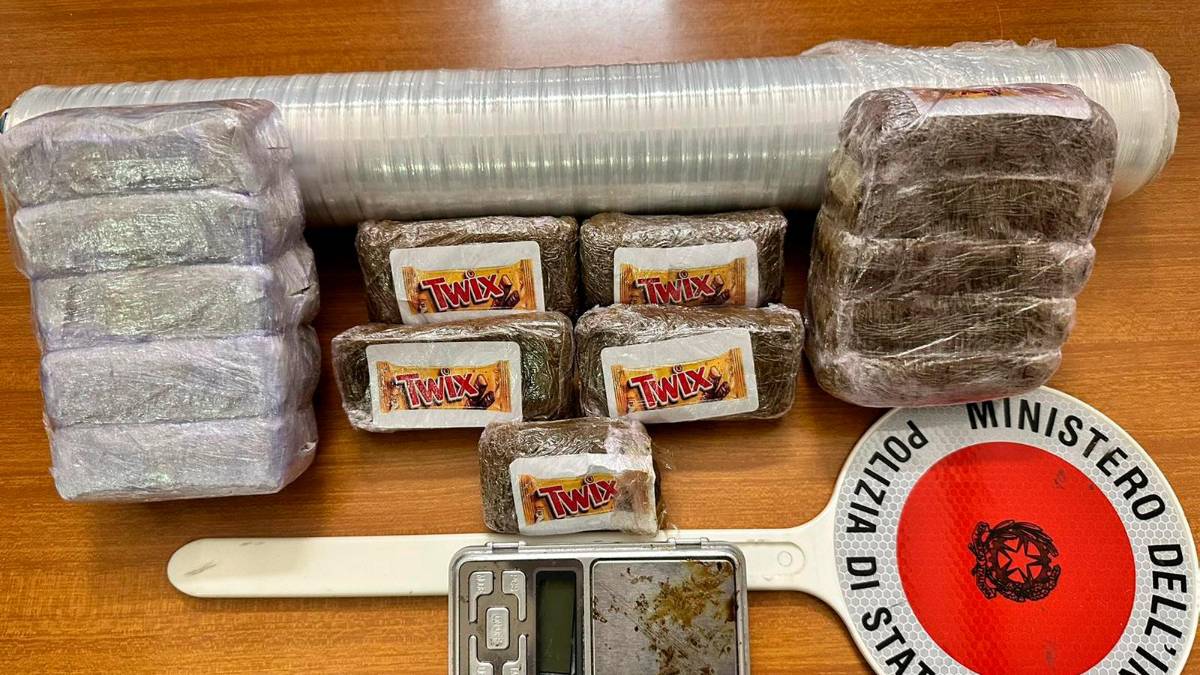 Sembrava un noto snack al cioccolato, invece era droga: operaio imolese ne aveva una scorta per 40mila euro