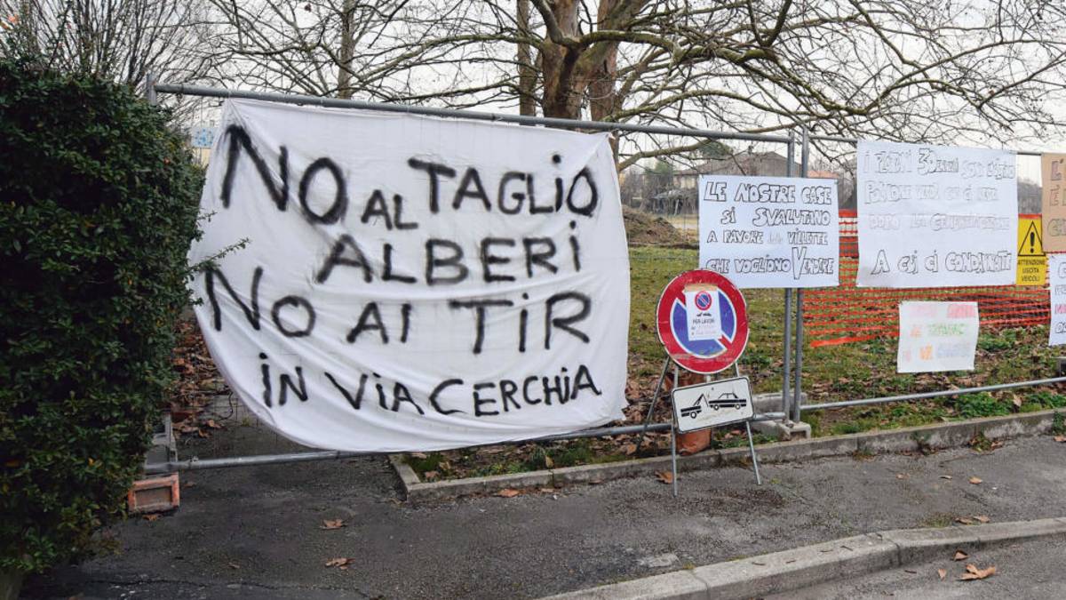 Forlì, «Non vogliamo il traffico pesante in via Verzocchi»