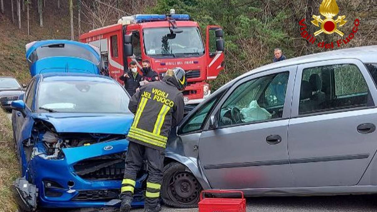 Galeata, incidente e scontro frontale: intervengono i Vigili del Fuoco