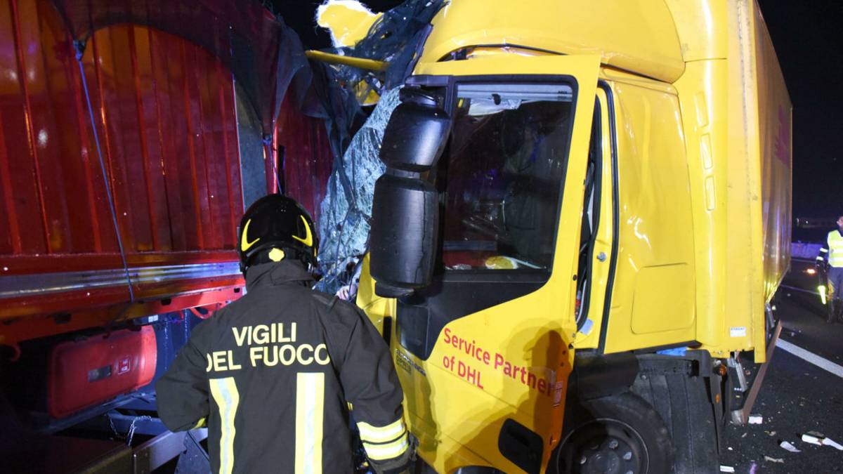 Incidente mortale in A14 nella notte tra Cattolica e Riccione: perde la vita un corriere 46enne