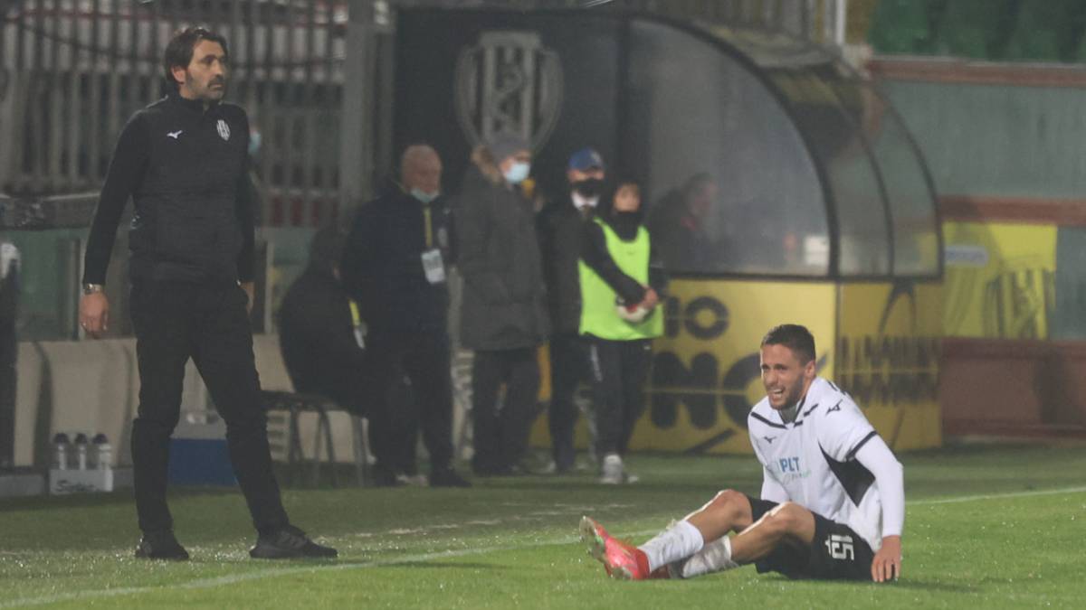 Calcio C, sollievo Cesena: nessuna lesione muscolare per Andrea Ciofi