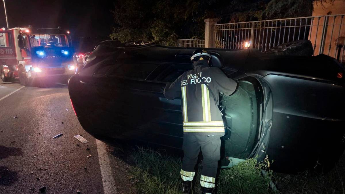 Coriano, incidente: tamponamento nella notte e un’auto si ribalta - Gallery