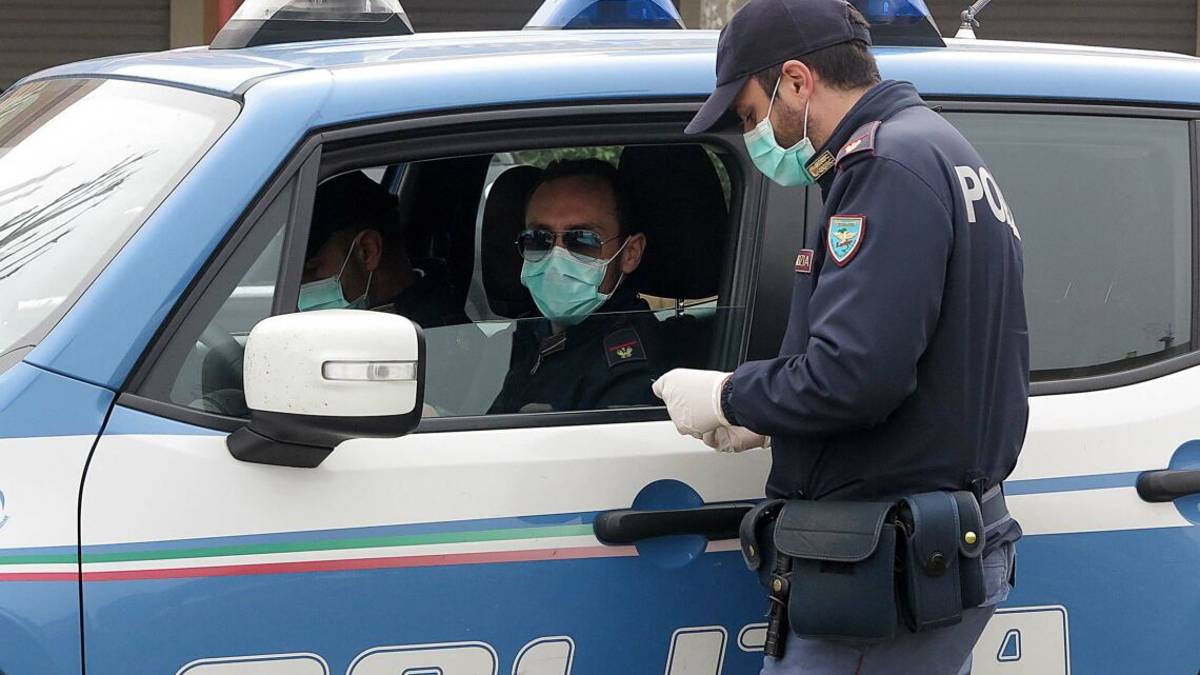 Rimini. Rapina in bigiotteria, inseguita e bloccata 51enne