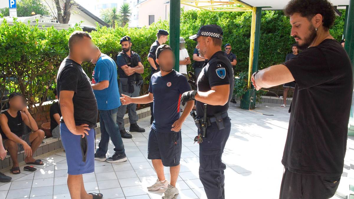 Bellaria, l’albergo è su Booking ma non ha i titoli per lavorare: la struttura verso lo sgombero - Gallery