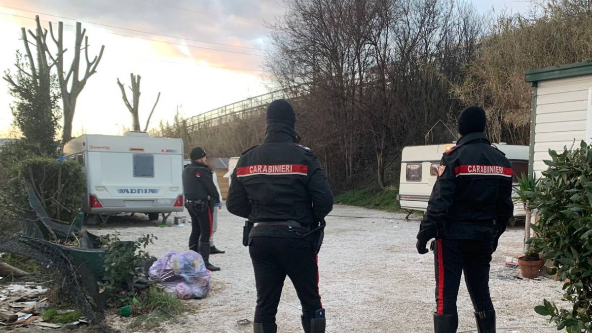 Coriano, respinge i Carabinieri sparando in aria: dal campo nomadi finisce in carcere