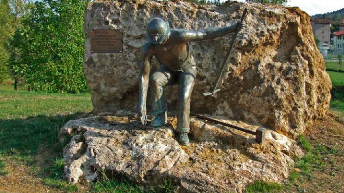 Il monumento al minatore a Borello