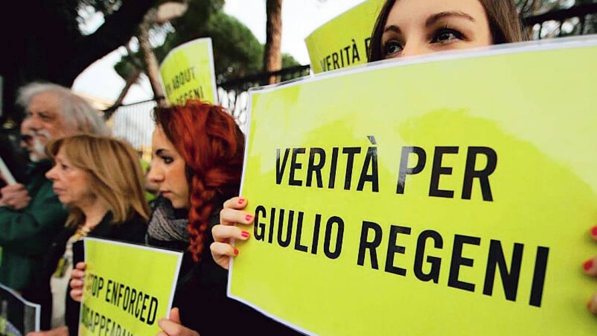 Una fiaccolata in piazza del Popolo a Cesena dedicata a Giulio Regeni