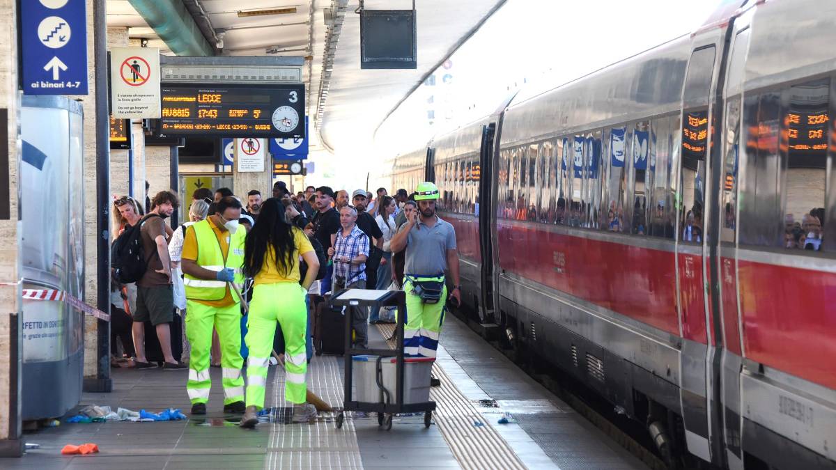Rimini, paura in stazione: urta il treno in arrivo e rimbalza sulla banchina, è gravissimo FOTOGALLERY