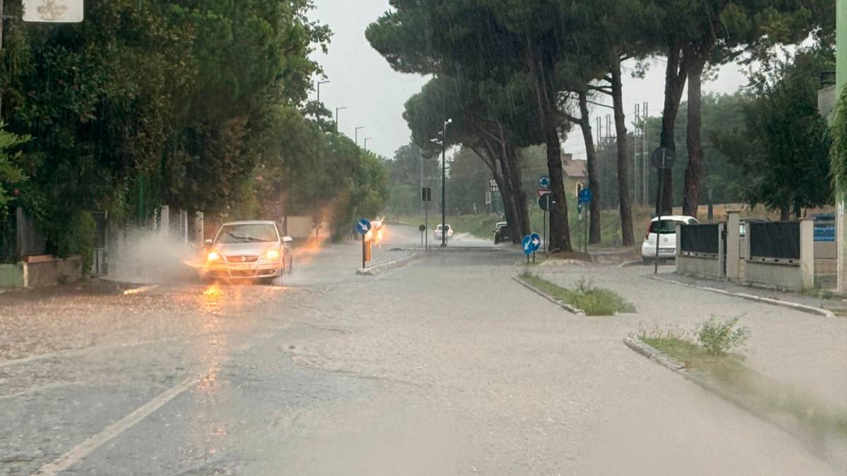 Maltempo a Cesenatico: strade e sottopassi allagati, guasti alla fornitura di corrente elettrica VIDEO