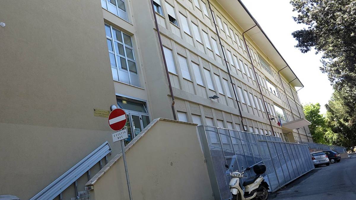 Rimini. Scuola allagata: trenta classi in didattica a distanza