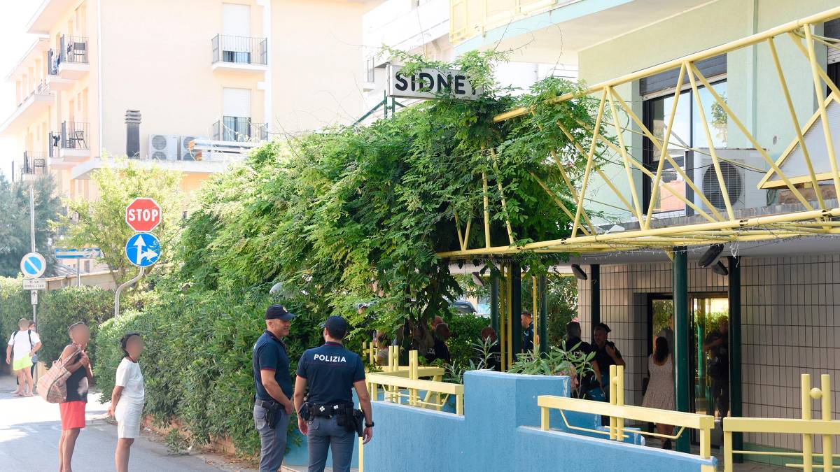 Igea Marina, maxi sgombero all’Hotel Sidney GALLERY